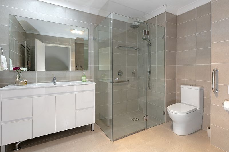 Well presented sun-filled unit overlooking leafy green gardens