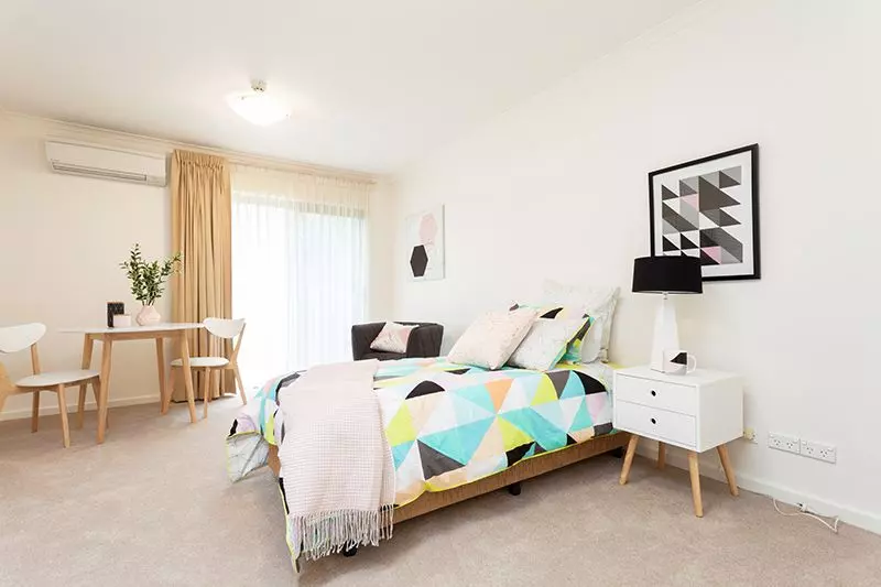 Multiple financial purchase options on this refurbished serviced apartment