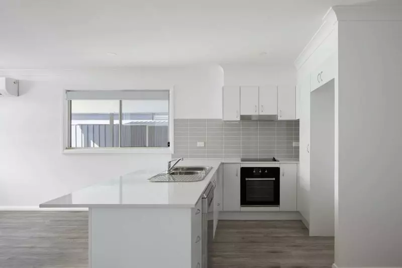 Desirable, Spacious 3-bedroom home with porch - Freshwater design