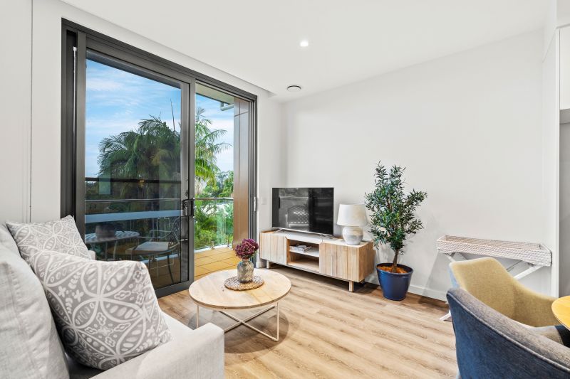 North facing apartment overlooking the bowling green
