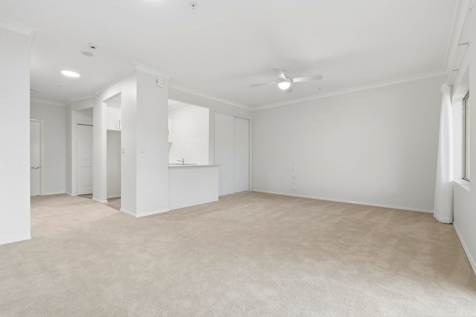 First Floor Studio Apartment in Tarragal Manor