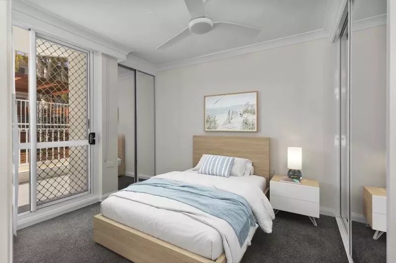 Beautifully renovated one bedroom serviced apartment with separate bedroom and ensuite plus kitchenette and terrace next to the pool area.