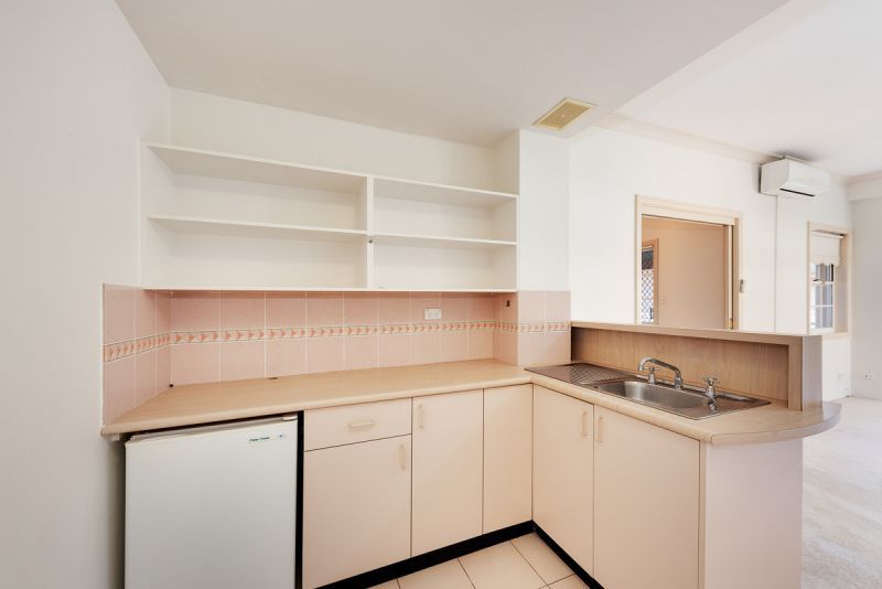 PREMIER,  SPACIOUS ONE BEDROOM APARTMENT