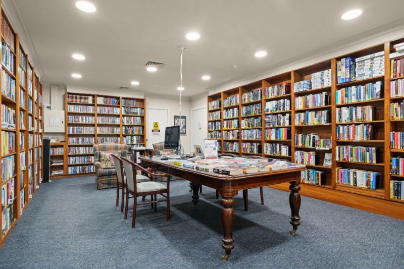 North Facing Ground Floor Studio Apartment Overlooking the Rose Garden