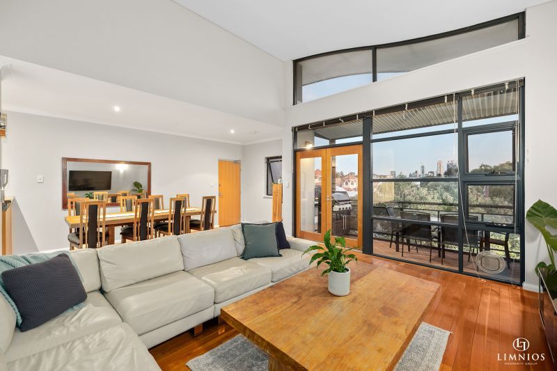 Top Floor with City Vistas!