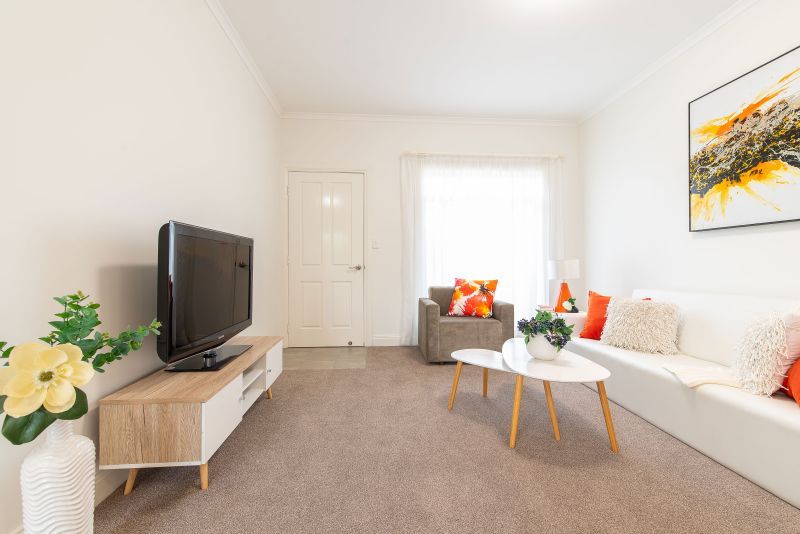 Spacious unit opening onto lovely communal courtyard