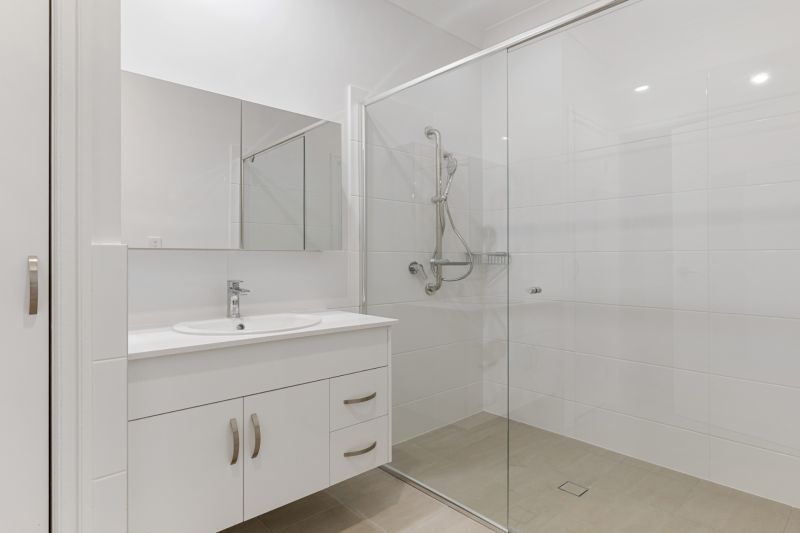 Perfectly positioned 2-bedroom villa with garage