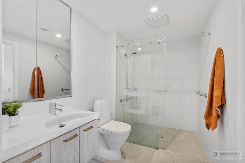 Seamless and light-filled one-bedroom apartment