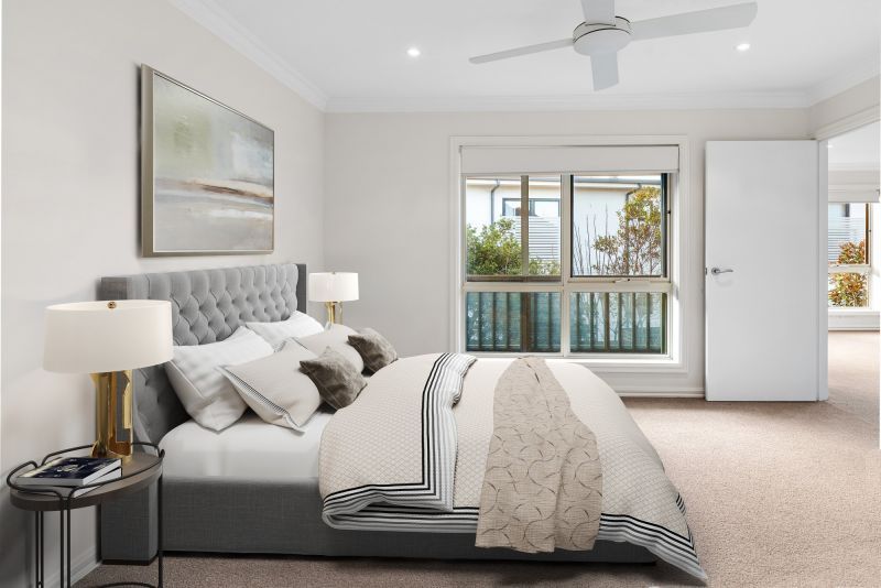 Spacious, light-filled 2br unit with bay windows & garden views