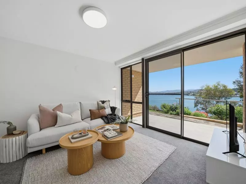 North Facing Villa With Views of Derwent River