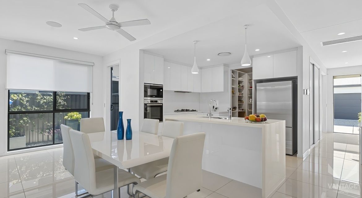 Immaculate 2 bed + study on corner lot