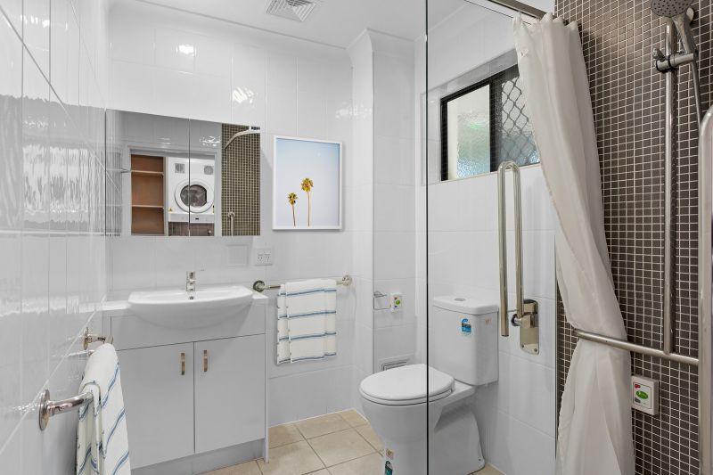 Two-bedroom apartment with stunning ocean views