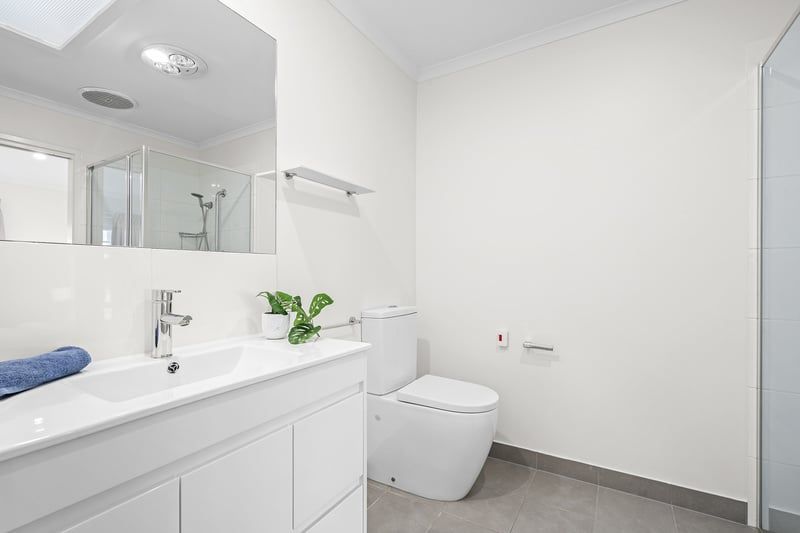 Bright, Low-maintenance, Study Nook and Garden Outlook