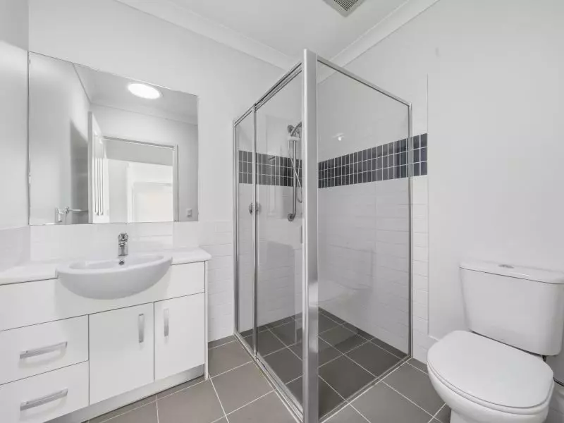 Beautifully Presented Corner Villa