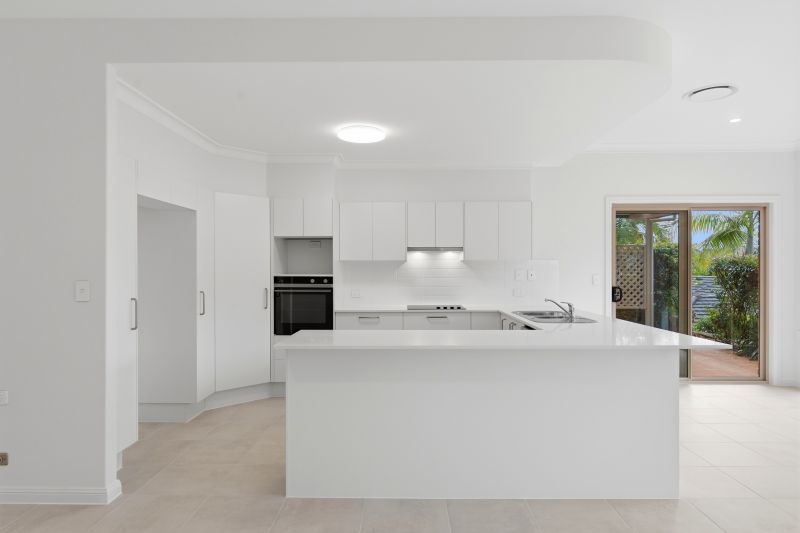 Live your retirement dream in this modern and spacious villa