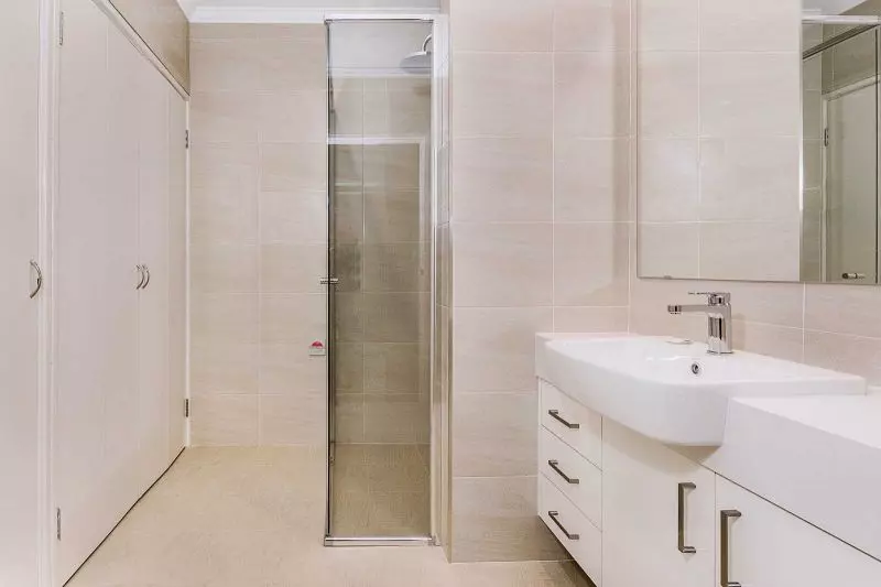 FULLY RENOVATED, LARGE 3X2 APARTMENT