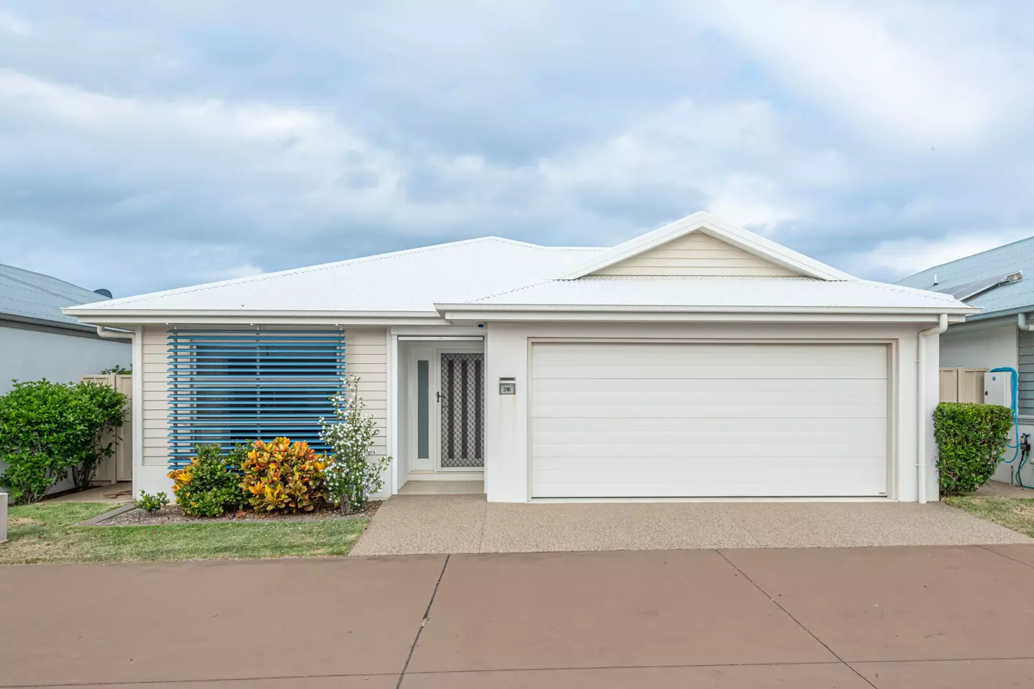 Stylish Living in a Prime Lifestyle Setting 