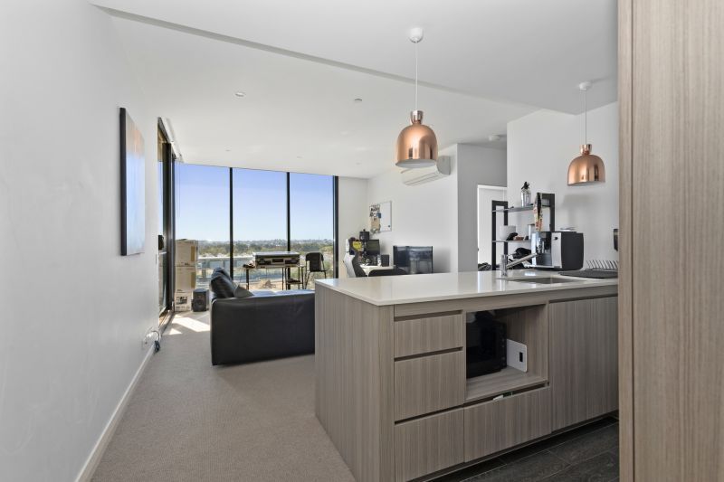 Great Location, Modern & Professional Lifestyle!