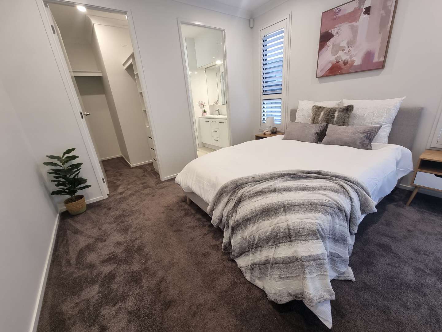 Where the Living is Easy… V109 Living Gems