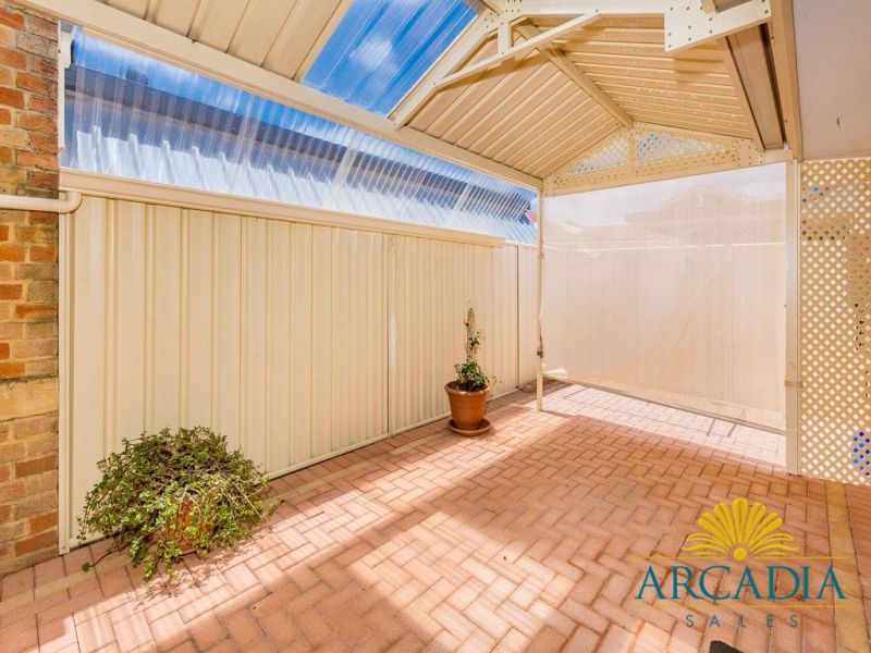 ARCADIA WATERS MADDINGTON - Close to the Clubhouse, with Stone Benchtops.