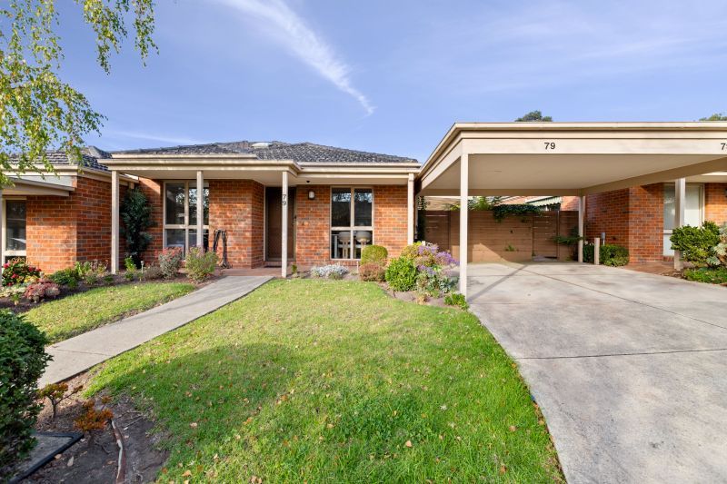 Stylishly updated two-bedroom plus study villa with delightful garden