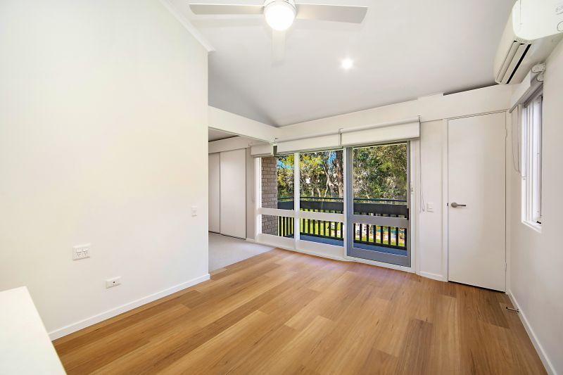 Available Now! Newly Refurbished Upper Level Unit!