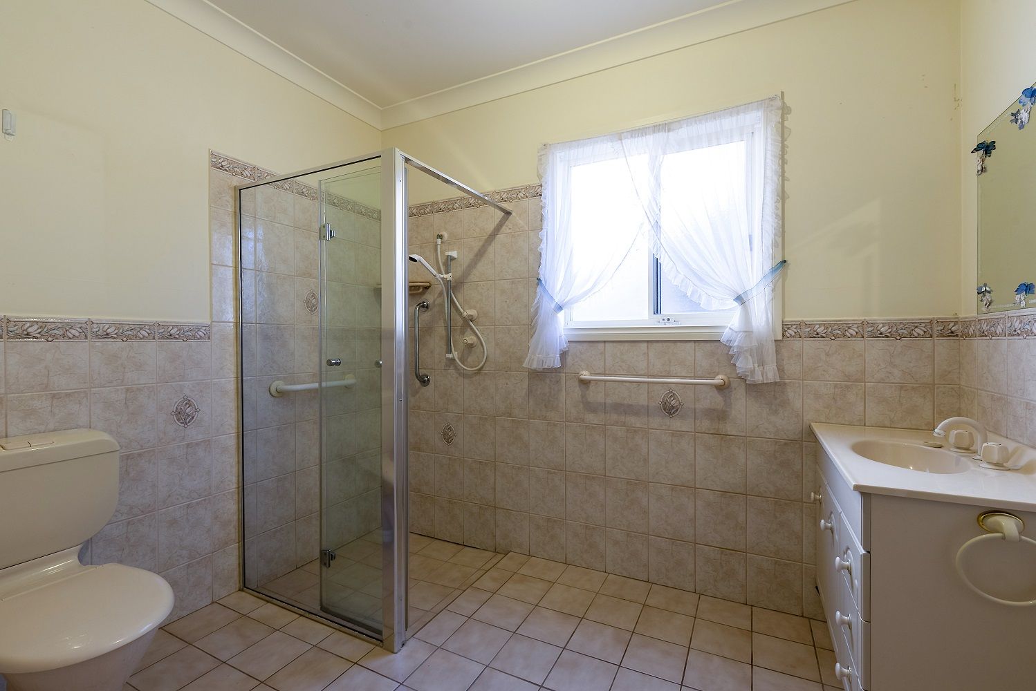 Large Two Bedroom Home - Easy Expressway Access