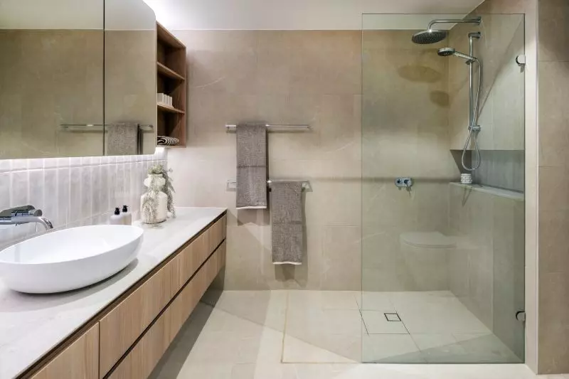 Spacious 2-bedroom apartment with private balcony & study nook