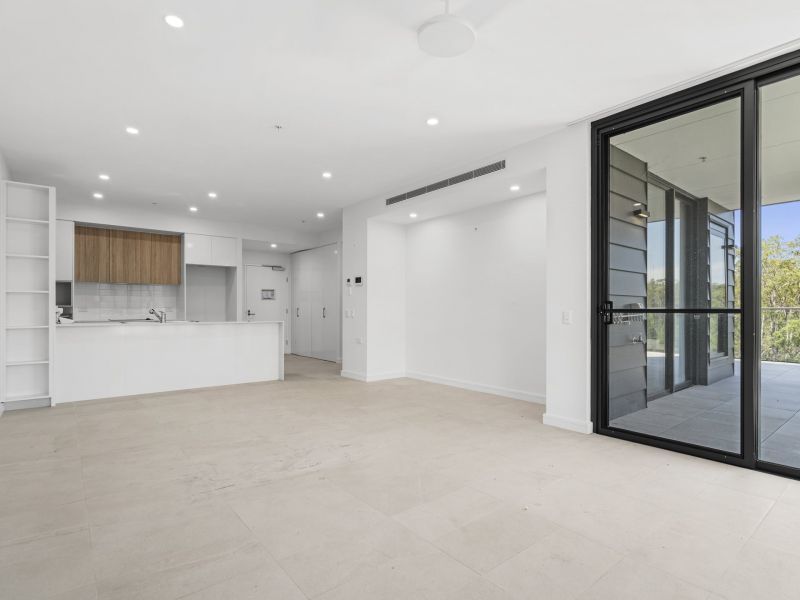 Oversized one bedder with lake views