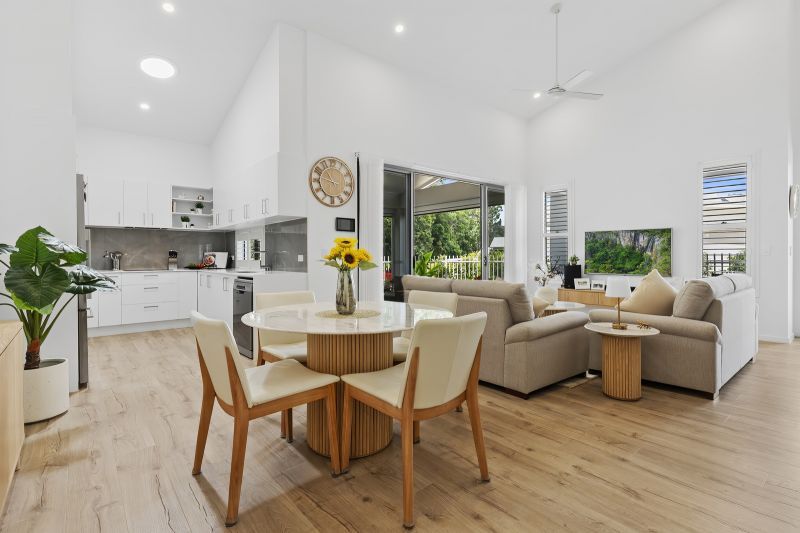 Stunning Home - Prime Rainforest Views!