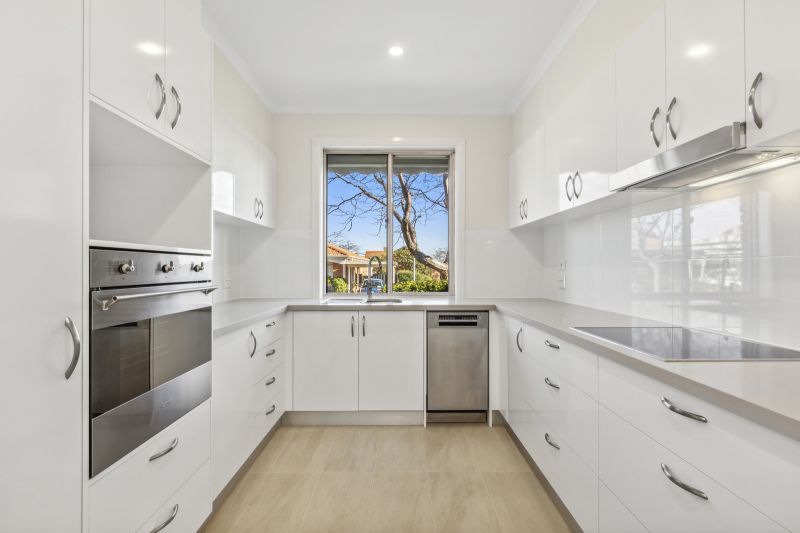 Newly refurbished 2-bedroom plus study villa