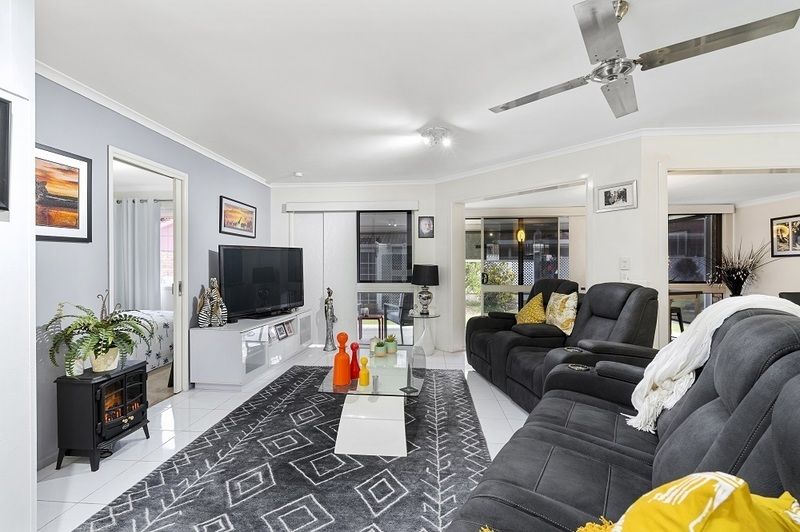 Stunning, spacious two bedroom villa with solar water and electricity!