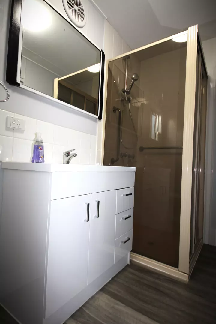 Large 2 Bedroom & 2 car space (small cars only)