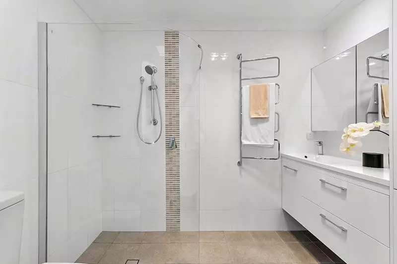 Rarely available newly renovated 2 bedroom, spacious, immaculately presented ground floor villa