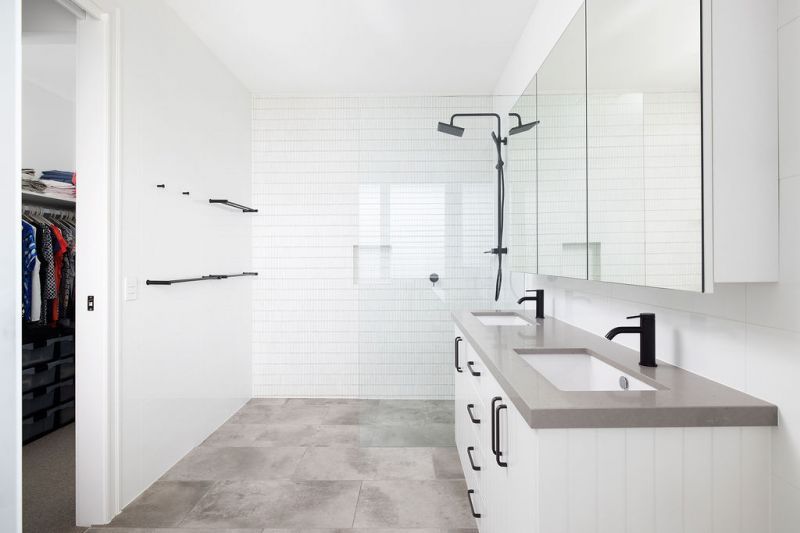 Scenic Lake Outlook - Luxury Living at its Finest!