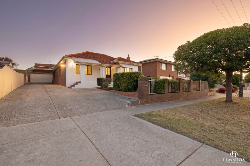 Family Home With Development Options!