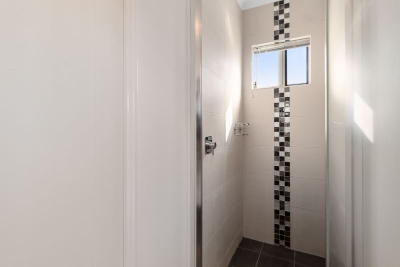 Ticking All Boxes: Location, Modern, Spacious & NO STRATA