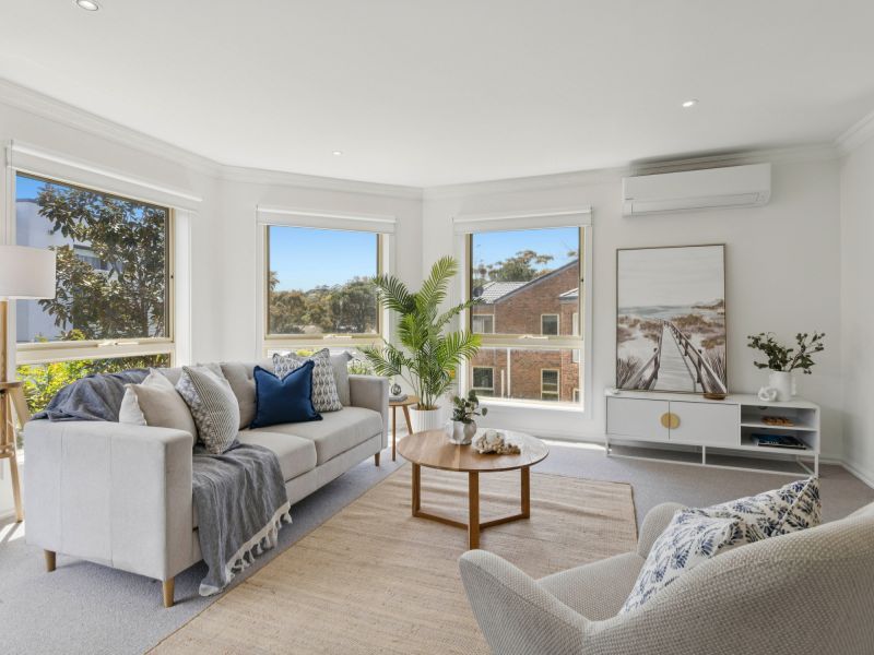 Spacious, light-filled 2br unit with bay windows & garden views