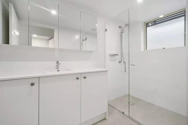 Contemporary 3-bedroom surrounded by bushland