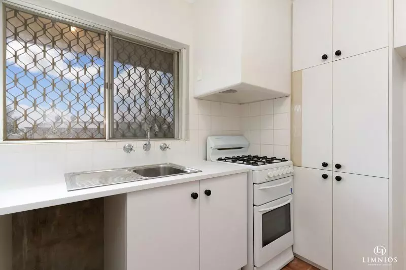 Scenic Top Floor Apartment