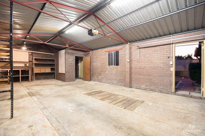 Family Home With Development Options!