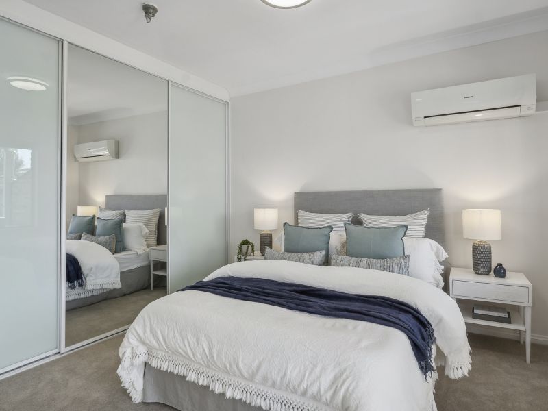 Light-filled apartment with large balcony