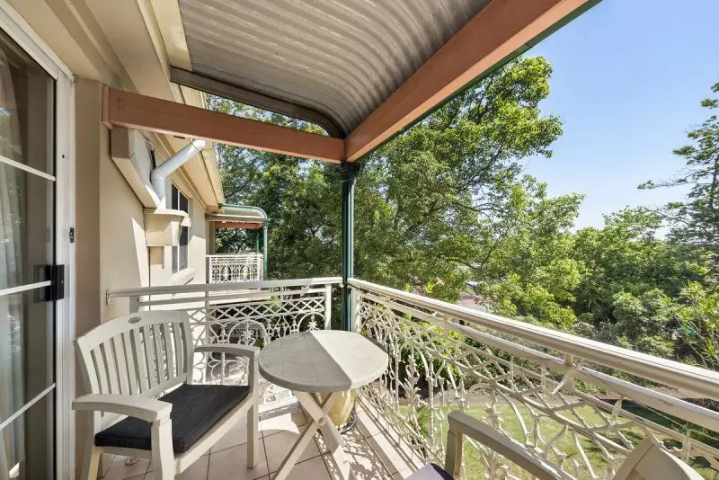 Rare larger 1 bedder with superb garden green outlook