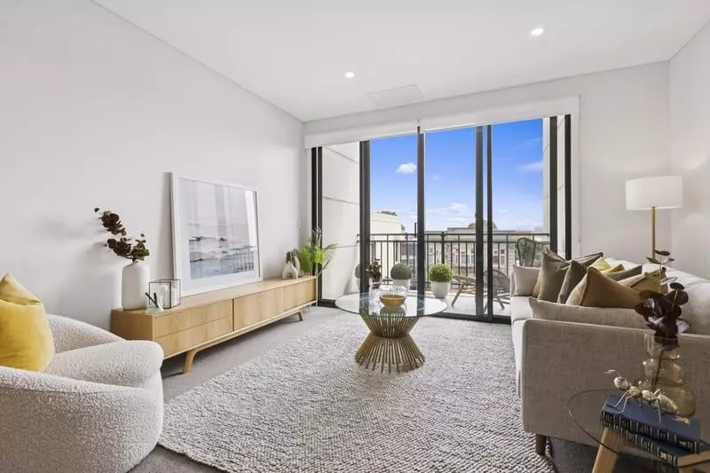 Stylish, Sunlit Malvern Apartment