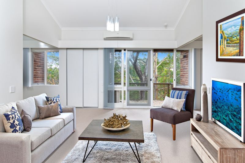 A home among the gum trees - Stunning outlook over Cromer Valley awaits new retirees!