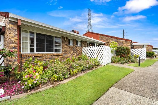 Beautiful two bedroom, two bathroom villa with office/craft room.