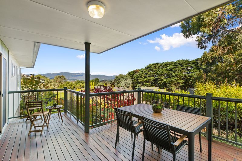 Delightful villa with mountain views