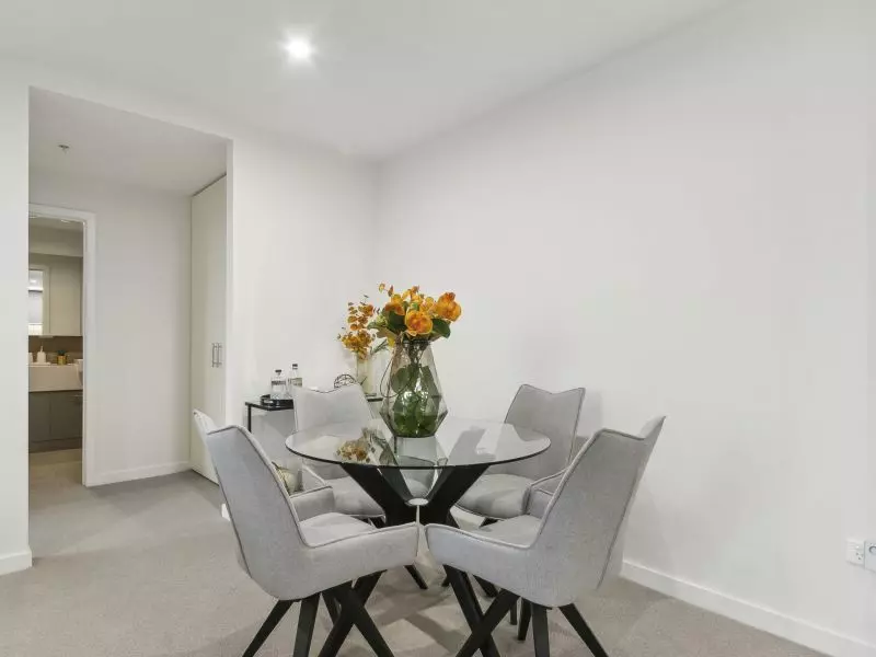 Modern, Light-Filled Apartment with Balcony and Secure Parking