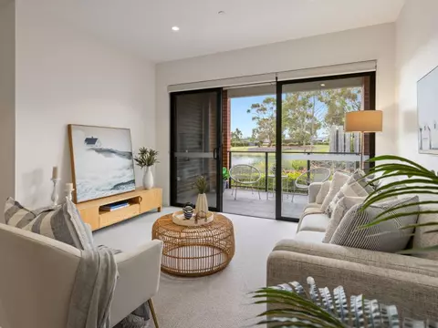 UNDER OFFER Light-filled ground floor apartment with lagoon views!