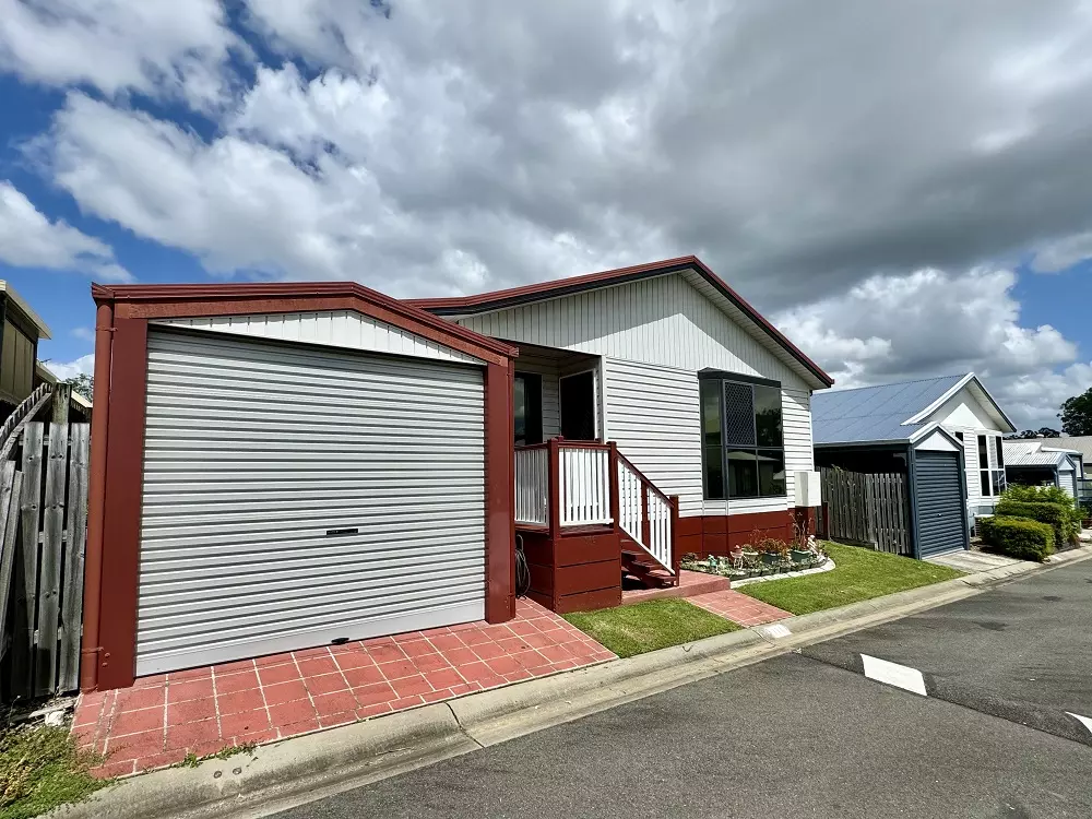 Elegant 3-Bedroom Residence in Over 50s Lifestyle Resort - GREENBANK GARDENS